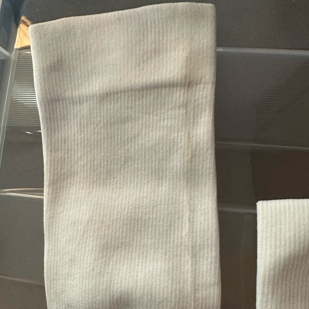 FIGS New White Compression Awesome Socks Small Nursing Healthcare Travel - Picture 5 of 5